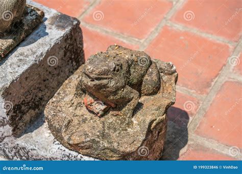  The Story of the Stone Frogs! A Tale From Ancient Vietnam With an Unexpected Twist.